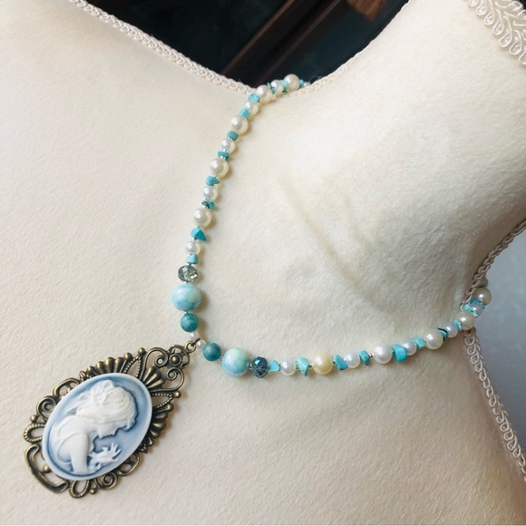 Handcrafted lady cameo filigree genuine dyed agate howlite stone necklace